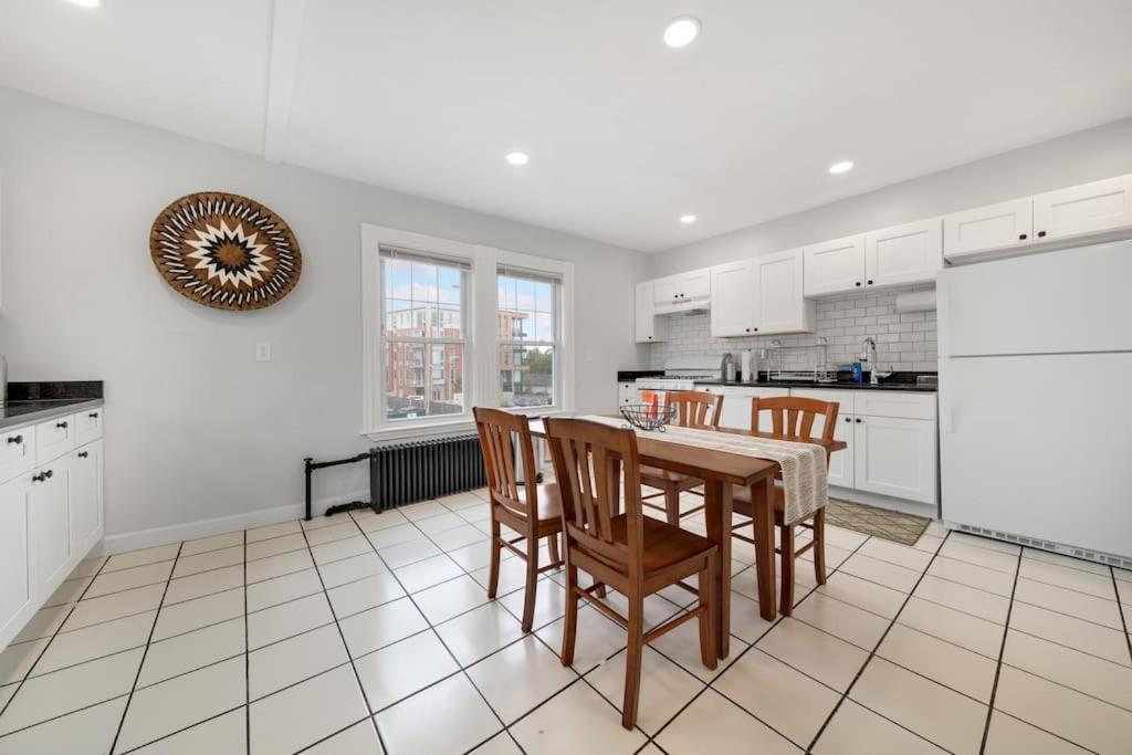 5Br 2Bh Bright & Spacious Apt In Brighton Boston Pokój zdjęcie